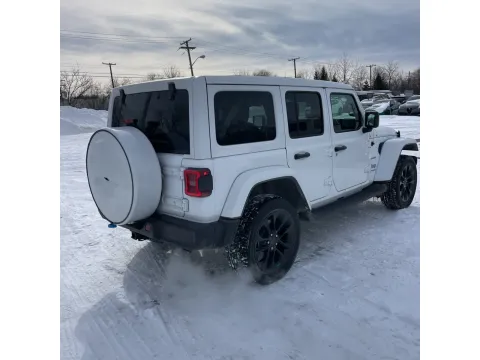 More photos of 2022 Jeep Wrangler at Oakley Auto World, MO