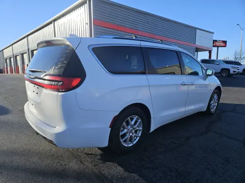 More photos of 2021 Chrysler Pacifica Touring L at Oakley Auto World, MO