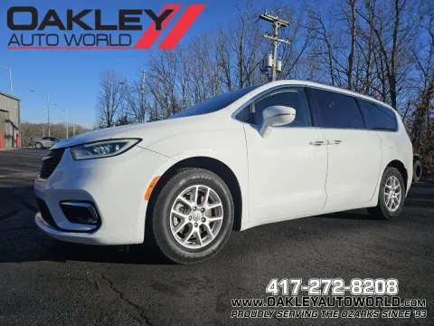 White 2021 Chrysler Pacifica Touring L for sale in Branson West, MO