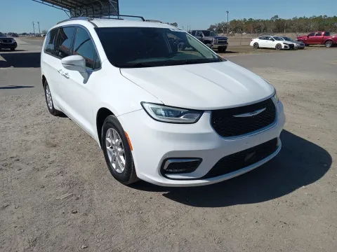 More photos of 2021 Chrysler Pacifica Touring L at Oakley Auto World, MO