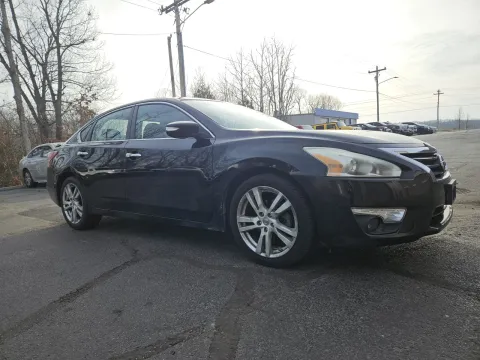 More photos of 2013 Nissan Altima 3.5 SL at Oakley Auto World, MO
