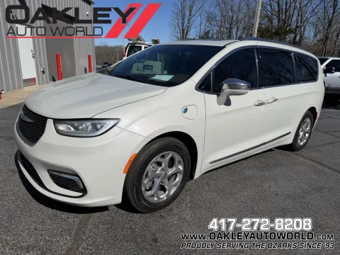 White 2021 Chrysler Pacifica Hybrid Limited for sale in Branson West, MO