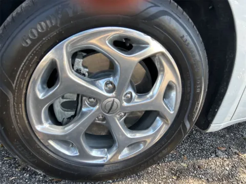 More photos of 2021 Chrysler Pacifica Hybrid Limited at Oakley Auto World, MO