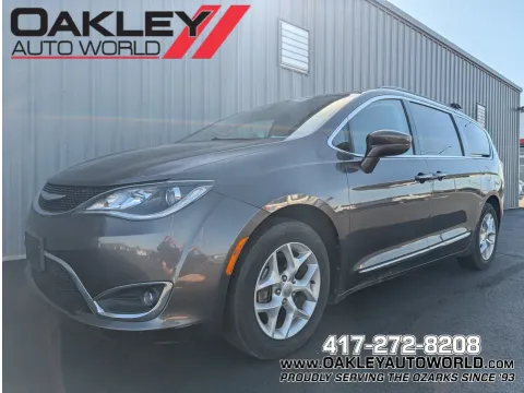 Gray 2017 Chrysler Pacifica Touring L for sale in Branson West, MO