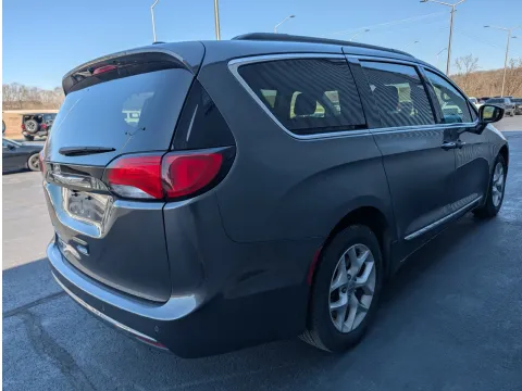 More photos of 2017 Chrysler Pacifica Touring L at Oakley Auto World, MO