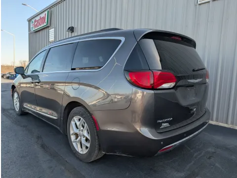 Photos of 2017 Chrysler Pacifica Touring L for sale in Branson West, MO at Oakley Auto World