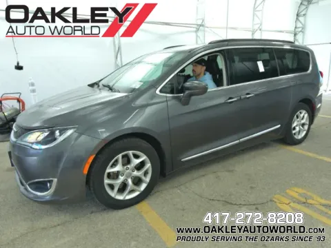 Gray 2017 Chrysler Pacifica Touring L for sale in Branson West, MO