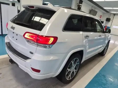 More photos of 2020 Jeep Grand Cherokee Overland at Oakley Auto World, MO