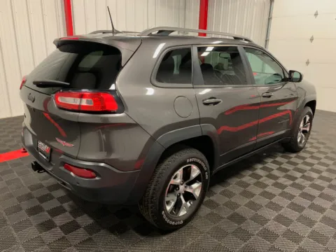 More photos of 2018 Jeep Cherokee Trailhawk at Oakley Auto World, MO