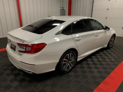 More photos of 2018 Honda Accord Hybrid at Oakley Auto World, MO
