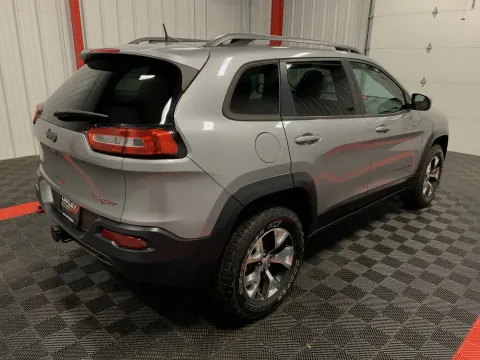 More photos of 2017 Jeep Cherokee Trailhawk at Oakley Auto World, MO