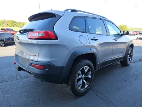 More photos of 2017 Jeep Cherokee Trailhawk at Oakley Auto World, MO