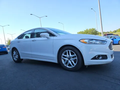 More photos of 2016 Ford Fusion SE at Oakley Auto World, MO