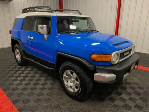 More photos of 2007 Toyota FJ Cruiser at Oakley Auto World, MO