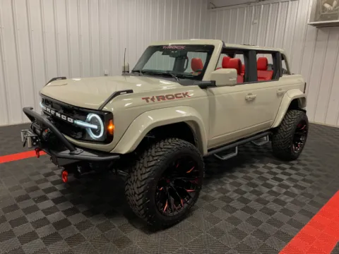 Photos of 2025 Ford Bronco T-ROCK, Sasquatch, Lifted, Fuels 4x4 for sale in Branson West, MO at Oakley Auto World