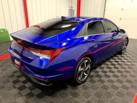 More photos of 2023 Hyundai Elantra Limited at Oakley Auto World, MO