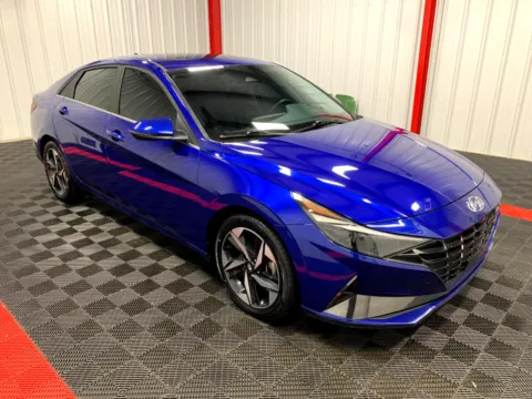 More photos of 2023 Hyundai Elantra Limited at Oakley Auto World, MO