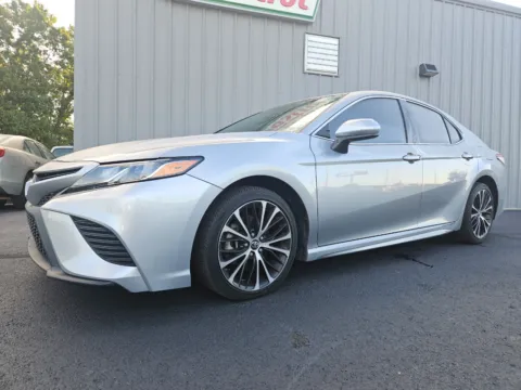 Silver 2019 Toyota Camry SE for sale in Branson West, MO
