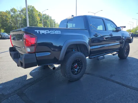 More photos of 2018 Toyota Tacoma TRD Off-Road at Oakley Auto World, MO