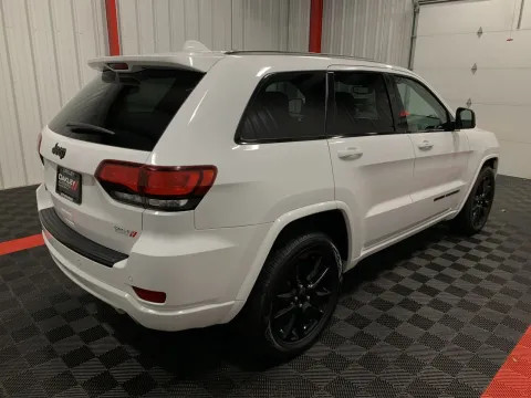 More photos of 2018 Jeep Grand Cherokee Altitude at Oakley Auto World, MO