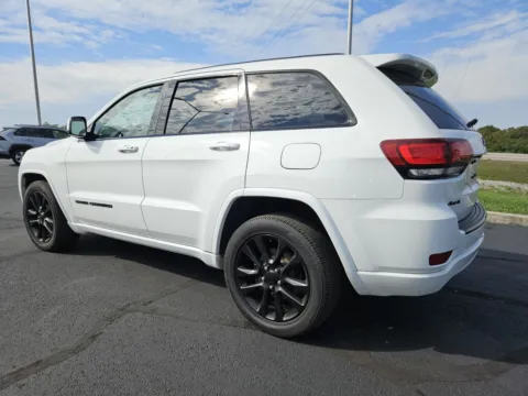 Photos of 2018 Jeep Grand Cherokee Altitude for sale in Branson West, MO at Oakley Auto World