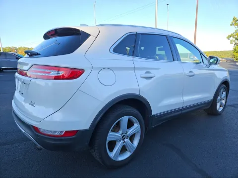 More photos of 2016 Lincoln MKC Premiere at Oakley Auto World, MO