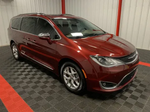 More photos of 2019 Chrysler Pacifica Limited at Oakley Auto World, MO