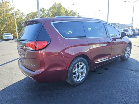 More photos of 2019 Chrysler Pacifica Limited at Oakley Auto World, MO