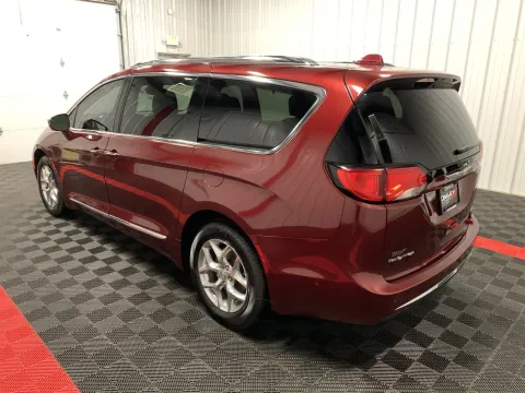 Photos of 2019 Chrysler Pacifica Limited for sale in Branson West, MO at Oakley Auto World