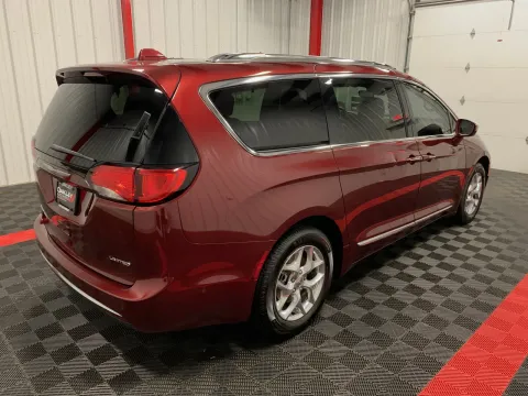 More photos of 2019 Chrysler Pacifica Limited at Oakley Auto World, MO