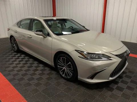 More photos of 2022 Lexus ES 350 at Oakley Auto World, MO