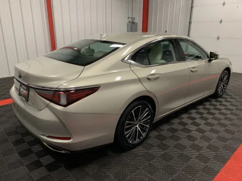 More photos of 2022 Lexus ES 350 at Oakley Auto World, MO
