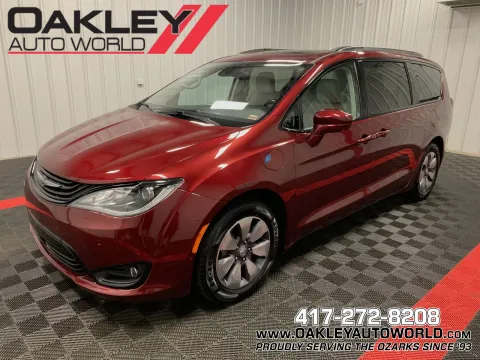 Red 2018 Chrysler Pacifica Hybrid Limited for sale in Branson West, MO