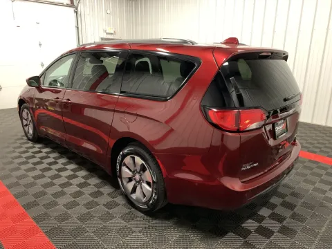 Photos of 2018 Chrysler Pacifica Hybrid Limited for sale in Branson West, MO at Oakley Auto World
