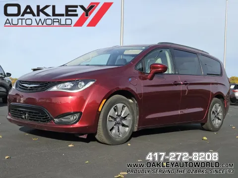 Red 2018 Chrysler Pacifica Hybrid Limited for sale in Branson West, MO