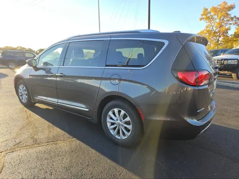 Photos of 2018 Chrysler Pacifica Touring L for sale in Branson West, MO at Oakley Auto World