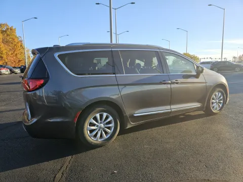 Another view of 2018 Chrysler Pacifica Touring L for sale in Branson West, MO at Oakley Auto World