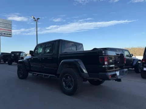 More photos of 2021 Jeep Gladiator Willys at Airport Chrysler Dodge Jeep Ram, MO