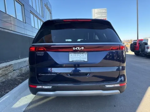 More photos of 2022 Kia Carnival LXS at Airport Chrysler Dodge Jeep Ram, MO