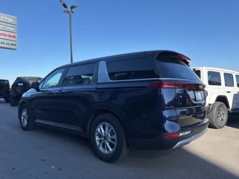 More photos of 2022 Kia Carnival LXS at Airport Chrysler Dodge Jeep Ram, MO