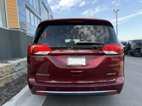 More photos of 2018 Chrysler Pacifica Limited at Airport Chrysler Dodge Jeep Ram, MO