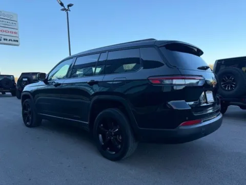 More photos of 2022 Jeep Grand Cherokee L Altitude at Airport Chrysler Dodge Jeep Ram, MO