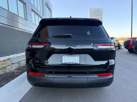 More photos of 2022 Jeep Grand Cherokee L Altitude at Airport Chrysler Dodge Jeep Ram, MO
