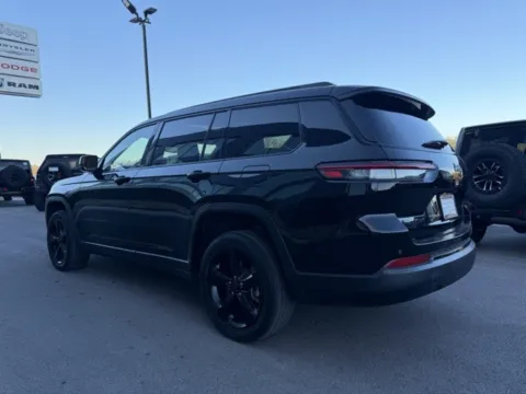 More photos of 2022 Jeep Grand Cherokee L Altitude at Airport Chrysler Dodge Jeep Ram, MO