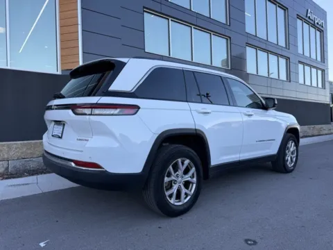 Another view of 2022 Jeep Grand Cherokee Limited for sale in Platte City, MO at Airport Chrysler Dodge Jeep Ram