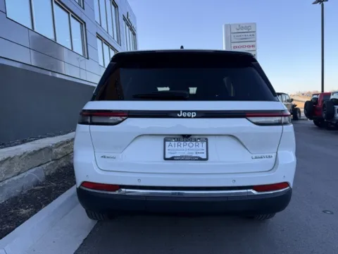More photos of 2022 Jeep Grand Cherokee Limited at Airport Chrysler Dodge Jeep Ram, MO