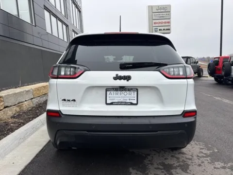 More photos of 2023 Jeep Cherokee Altitude at Airport Chrysler Dodge Jeep Ram, MO