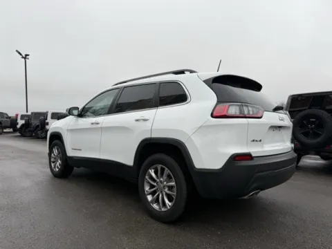 More photos of 2022 Jeep Cherokee Latitude Lux at Airport Chrysler Dodge Jeep Ram, MO