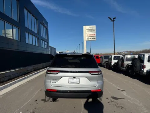 More photos of 2025 Jeep Grand Cherokee Limited at Airport Chrysler Dodge Jeep Ram, MO