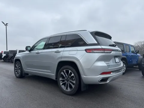 More photos of 2023 Jeep Grand Cherokee Overland at Airport Chrysler Dodge Jeep Ram, MO